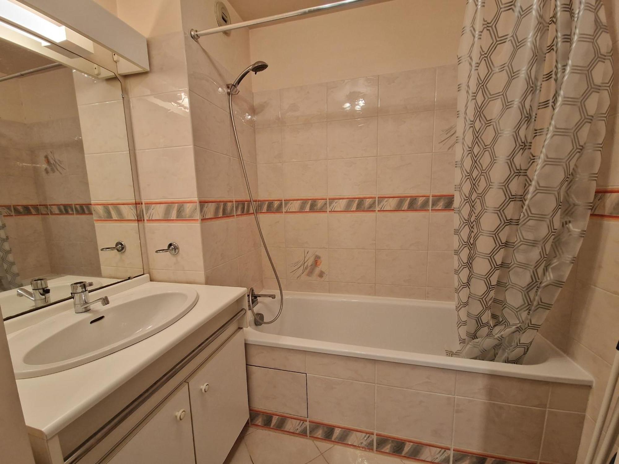 Appartement Avec Piscine, Tennis & Balcon, Centre-Ville Chatelaillon-Plage, 6 Pers, 2 Ch - Fr-1-706-17 Exterior foto